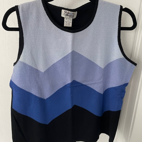 Blue and black sleeveless top - Picture 1 of 3